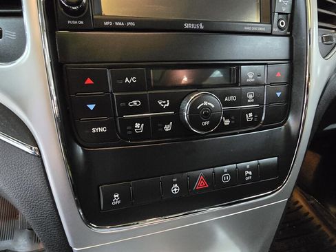 Used 2012 Jeep Grand Cherokee SRT8 w/ Luxury Group II image 29