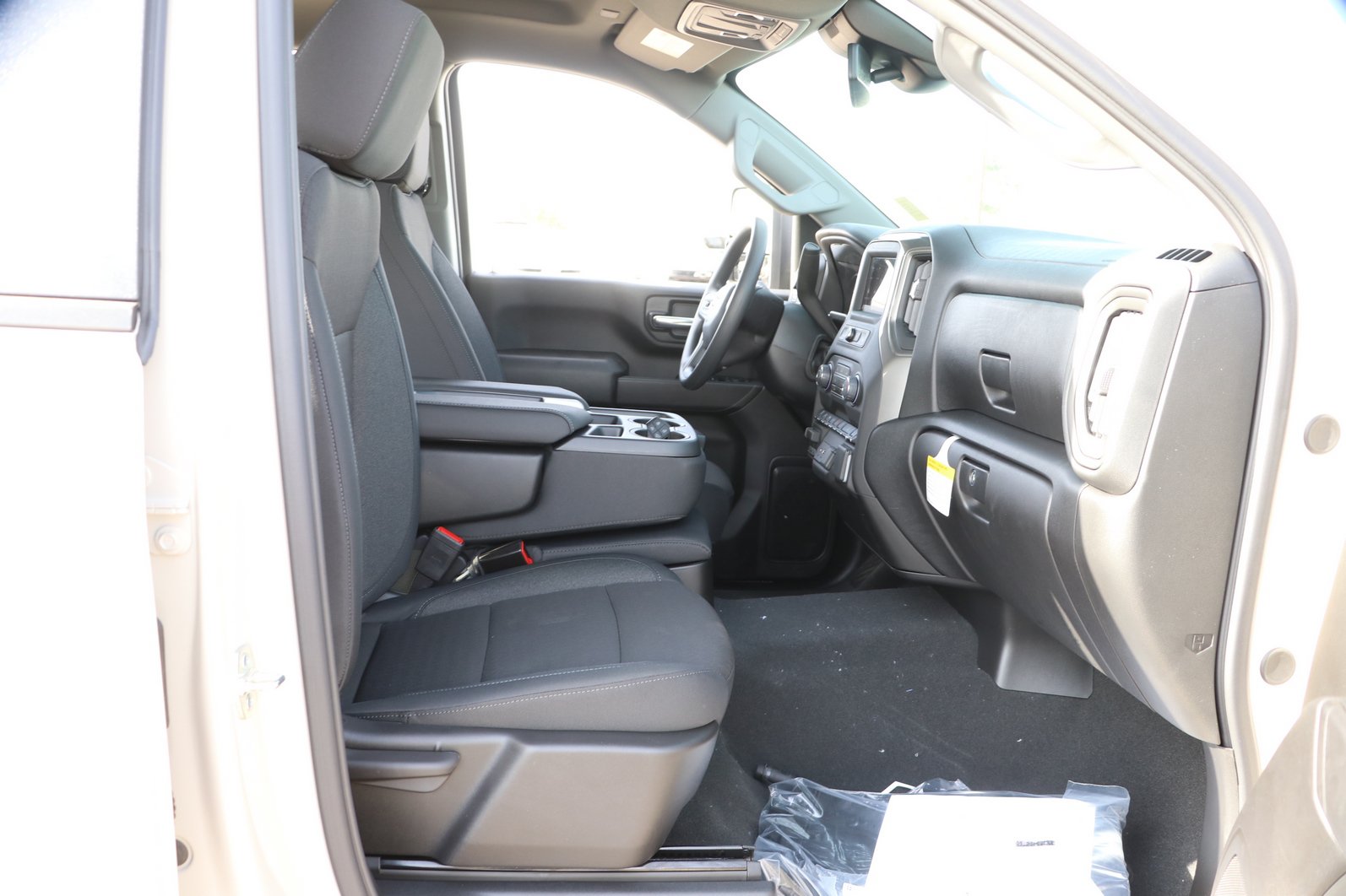 New 2026 Chevrolet Silverado 2500 Custom w/ Custom Value Package AWD/4WD image 31