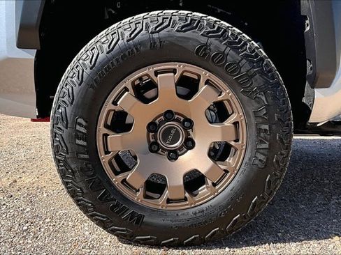 Used 2025 Toyota Tacoma 4x4 Double Cab Hybrid image 31