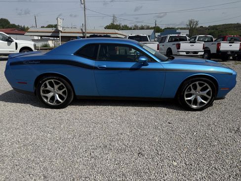 Used 2015 Dodge Challenger SXT Plus w/ Driver Convenience Group RWD image 4
