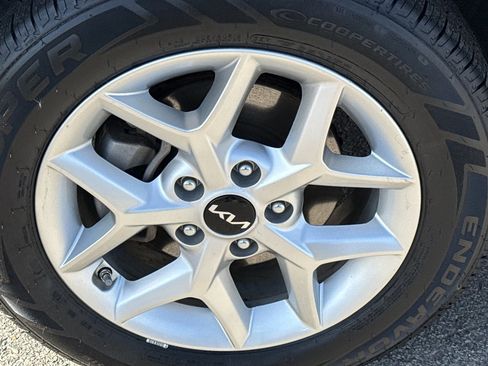 Used 2024 Kia Soul LX w/ LX Technology Package image 8