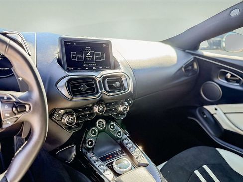 Used 2023 Aston Martin V8 Vantage Coupe image 23