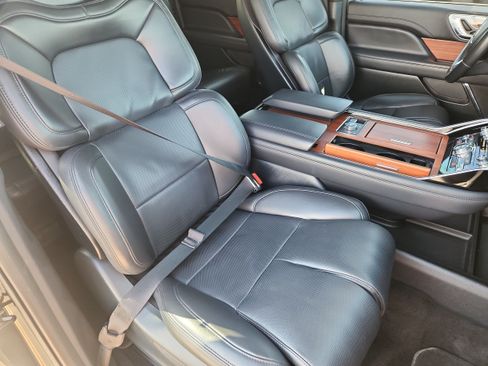 Used 2024 Lincoln Navigator Premiere AWD/4WD image 15