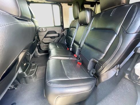 Used 2022 Jeep Wrangler Unlimited Sahara AWD/4WD image 26