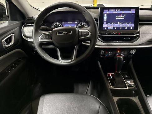 Used 2022 Jeep Compass Latitude AWD/4WD image 11