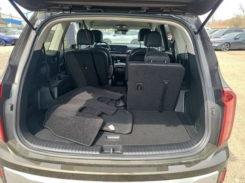 Used 2024 Kia Telluride S image 11