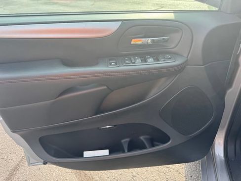 Certified 2017 Dodge Grand Caravan GT FWD image 21