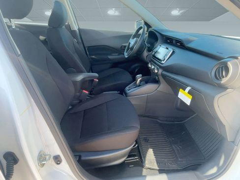 New 2025 Nissan Kicks Play S image 28