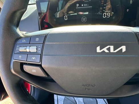 Used 2025 Kia K4 LXS image 24