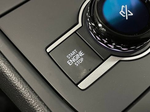 New 2026 Volkswagen Tiguan SE image 15