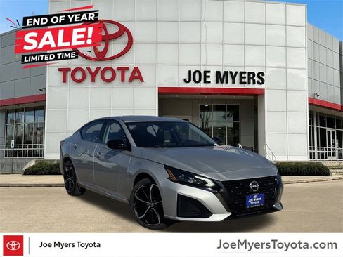 Used 2025 Nissan Altima 2.5 SR image 1