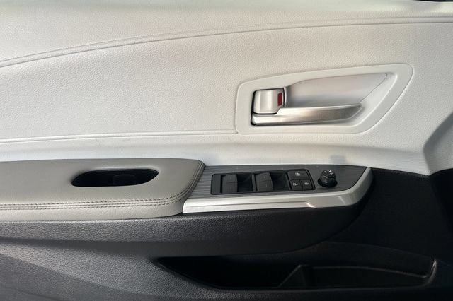 Certified 2026 Toyota Sienna XLE FWD image 14