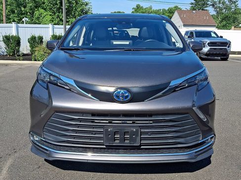 Certified 2024 Toyota Sienna XLE FWD image 2