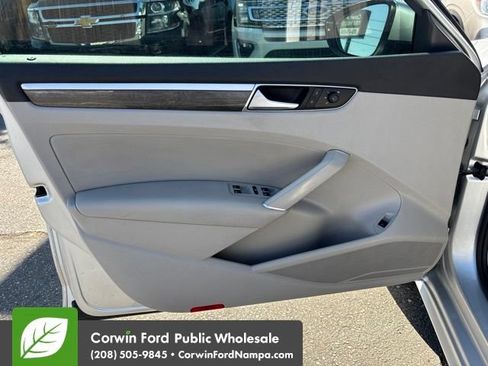 Used 2018 Volkswagen Passat 2.0T SE w/ SE Lighting Package FWD image 13