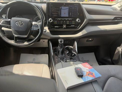 Used 2022 Toyota Highlander Limited AWD/4WD image 16