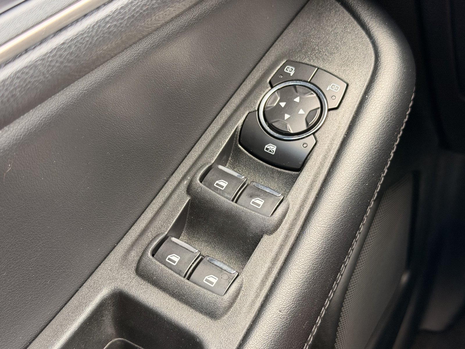 Used 2023 Ford Edge SEL AWD/4WD image 18