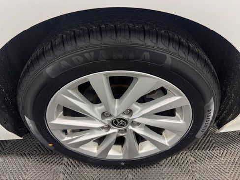 Used 2021 Toyota Camry LE image 33