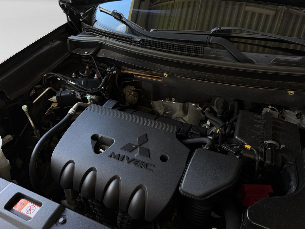 Used 2016 Mitsubishi Outlander SEL FWD image 31