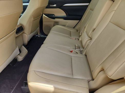 Used 2015 Toyota Highlander XLE AWD/4WD image 24