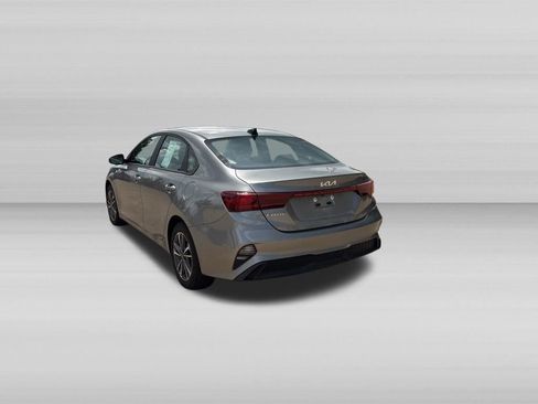 Used 2024 Kia Forte LXS w/ LXS Technology Package FWD image 5