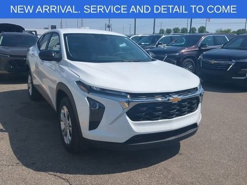 Certified 2024 Chevrolet Trax LS w/ Driver Confidence Package FWD image 7
