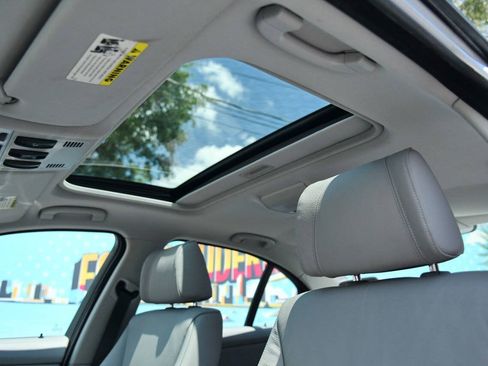 Used 2006 BMW 325i Sedan RWD image 18