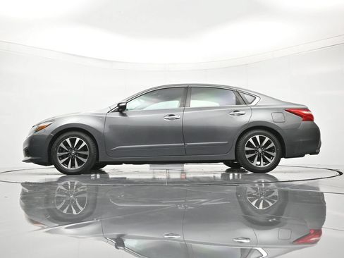 Used 2016 Nissan Altima 2.5 SL w/ 2.5 Technology w/LED Package FWD image 45