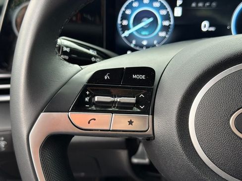Certified 2025 Hyundai Elantra SEL FWD image 19