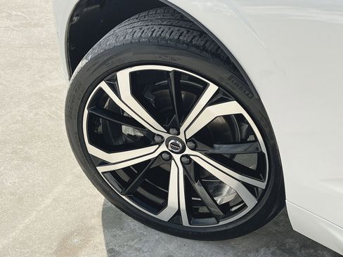 Certified 2023 Volvo XC60 B5 Ultimate w/ Protection Package Premier image 12