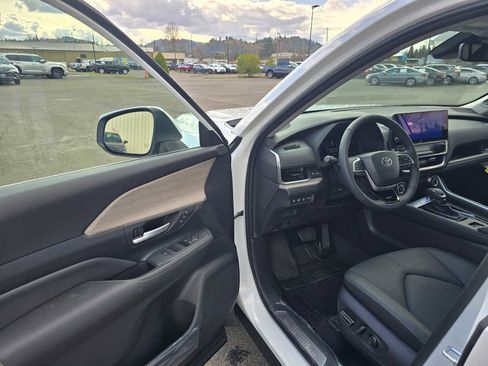 New 2026 Toyota Grand Highlander Limited image 22