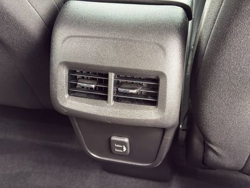 Used 2023 Chevrolet Equinox LT AWD/4WD image 19