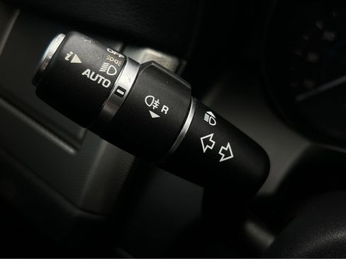 Used 2016 Jaguar XF Premium image 28