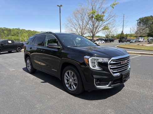 Used 2022 GMC Terrain SLT w/ Tech Package AWD/4WD image 3
