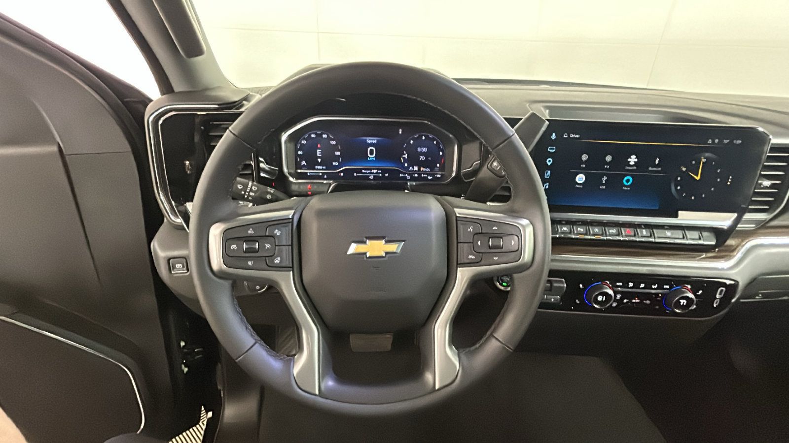 Used 2025 Chevrolet Silverado 1500 LT w/ Safety Package AWD/4WD image 17