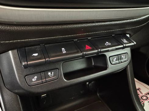 Used 2018 GMC Canyon Denali image 21