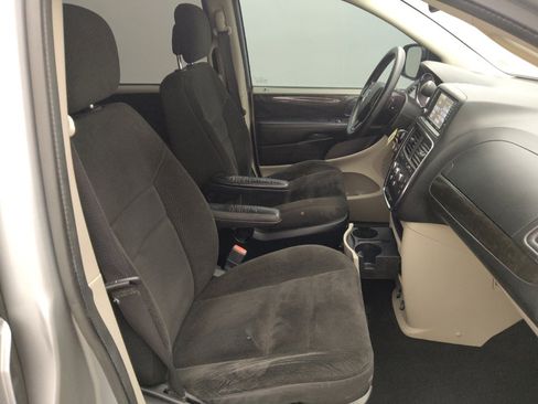 Used 2018 Dodge Grand Caravan SE w/ UConnect Hands-Free Group FWD image 21