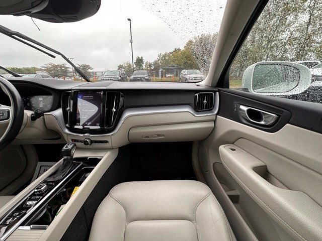 Used 2020 Volvo XC60 T5 Momentum FWD image 30