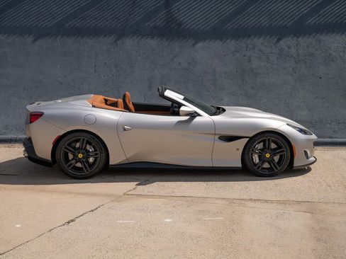 Certified 2019 Ferrari Portofino RWD image 7
