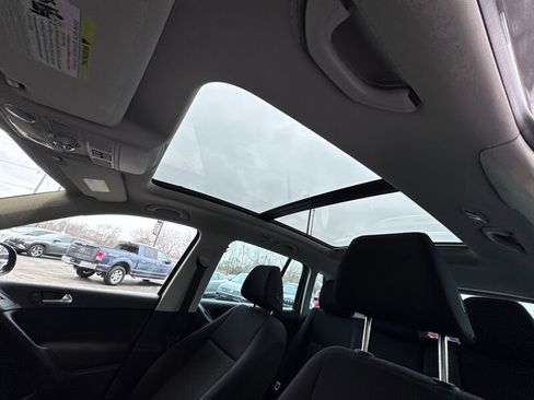 Used 2013 Volkswagen Tiguan S image 18