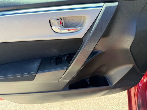 Used 2015 Toyota Corolla LE image 21