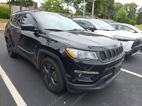 Used 2021 Jeep Compass Latitude FWD image 1