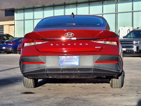 Used 2024 Hyundai Elantra Blue image 4