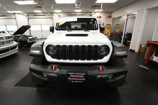 Used 2024 Jeep Gladiator Mojave w/ Technology Group AWD/4WD image 3
