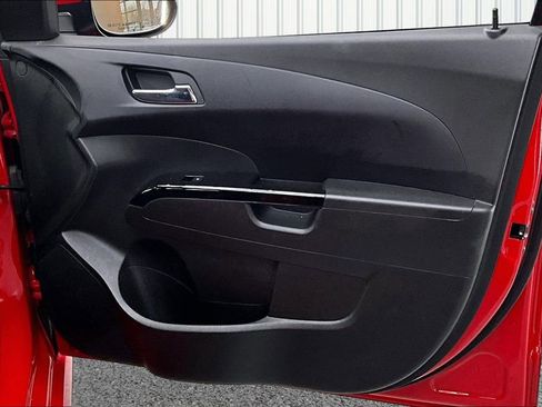 Used 2019 Chevrolet Sonic LT w/ Convenience Package FWD image 28