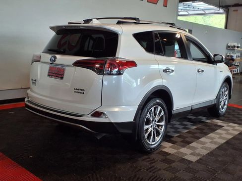 Used 2018 Toyota RAV4 Limited AWD/4WD image 9