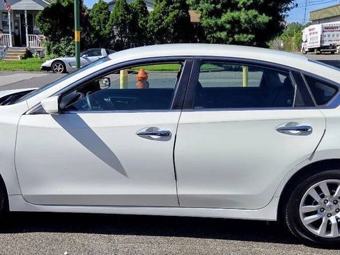 Used 2016 Nissan Altima 2.5 S w/ Power Driver Seat Package FWD image 2