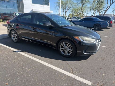 Used 2017 Hyundai Elantra SE image 3