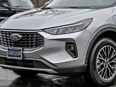 Used 2024 Ford Escape SE image 2