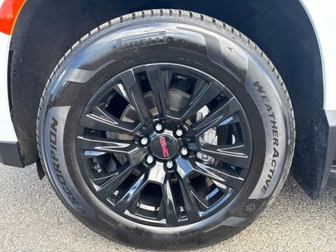 Used 2022 GMC Yukon XL Denali AWD/4WD image 10