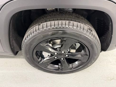 New 2025 Jeep Grand Cherokee Limited image 4